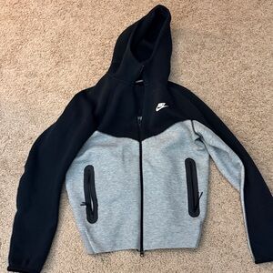 Nike Tech Sweatshirt. Men’s. S. Black & Gray